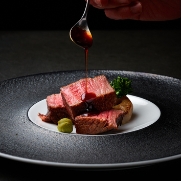 プレミアムコース 春　～和牛カイノミとウニの小丼ぶり、和牛ザブトン、蛍烏賊、セリの土鍋ご飯