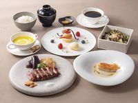 【シェフおすすめランチ】月ごとに変わるお魚料理やオーストラリア産牛ロース肉他全8品