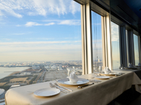 東京湾を一望する、地上180mのロケーション