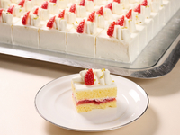 平日限定のランチタイムビュッフェです。
大人3,520円
4歳〜11歳　2,200円
シニア(65歳以上)　3,300円