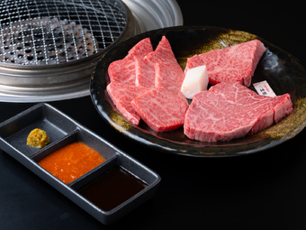 食べ放題コース内の一皿『A5黒毛和牛三種盛ロース／赤身／カルビ』