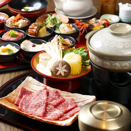 大人気のおちょこ丼に和牛すき焼き(1人前)のセット