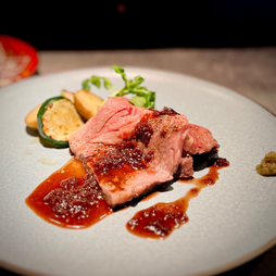 A4ランクの国産牛のローストビーフを堪能するスペシャルコース！