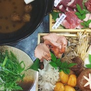 鍋の中にキノコの風味が染み出し、身体がじんわり温まる『特選キノコだし鍋』