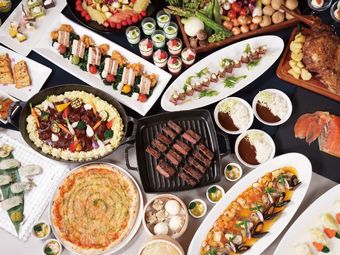 絶景と共に月替りのこだわりのメニューを堪能。デート利用も最適