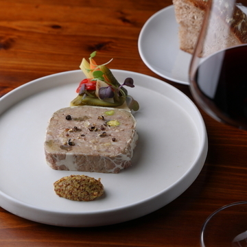 おまかせWメイン＋ソムリエ厳選ワインペアリング4杯付きコース【お食事からワインまで全ておまかせ！】