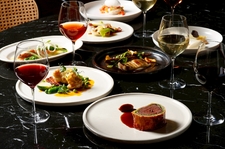 英国の伝統料理をフランス料理の技で洗練させた『ヴェニソン・ウェリントン』