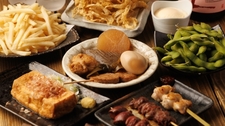 3時間飲み放題付き、国産の焼き鳥・やきとんにおでん盛り合わせと他４品の満足コース