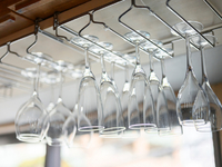 和と洋を織り交ぜた料理に寄り添う、シェフ厳選ワインが豊富