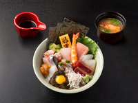 鮮魚8～9種を使用した海鮮丼
※写真はイメージ