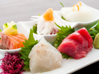都屋漁港から毎朝直送される沖縄近海の旬の味！『お刺身盛り』