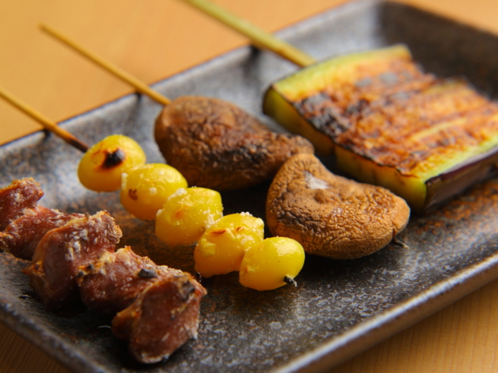 新鮮な鶏を用いた本格焼鳥店の味