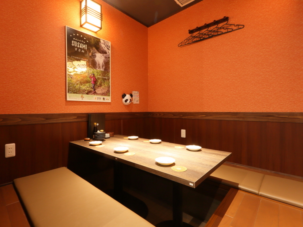 半個室で周りに気兼ねなく過ごせ、接待に最適
