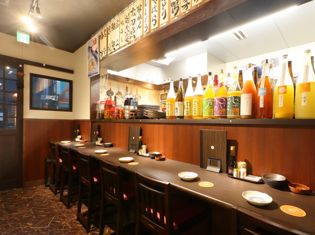 一人でも気軽に使えるカウンター席