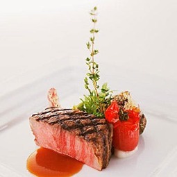 グリルで焼き目を付け、ステーキ感覚でいただく『アルモニービーフ』